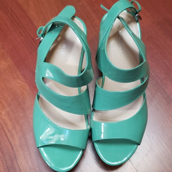 CUTE TURQUOISE WEDGES - Picture 2 of 4